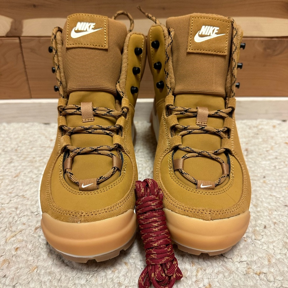 NIKE CITY CLASSIC BOOT